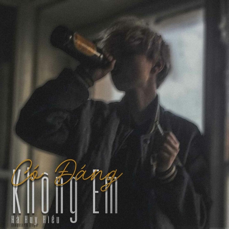 Парень пьет Эстетика