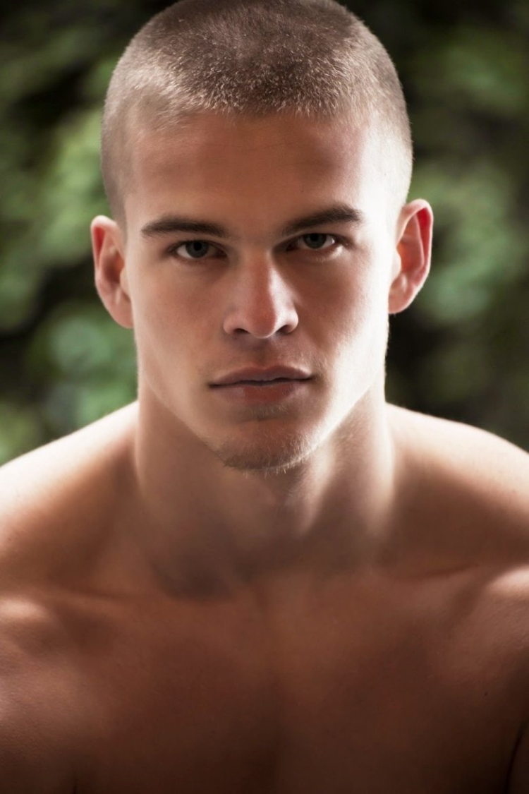 Митчелл Слаггерт бритый