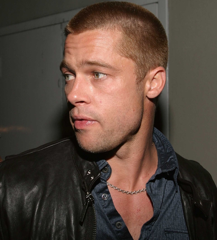 БРЭДПИТ С короткой стрижкой