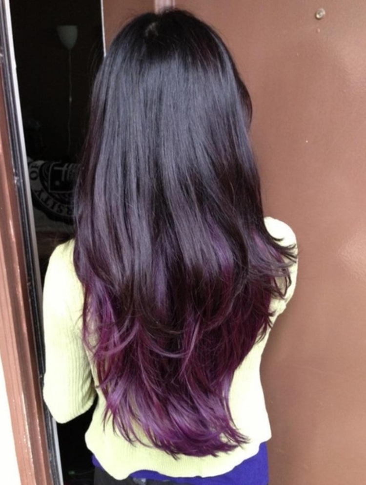 Фиолетовые кончики на темных волосах