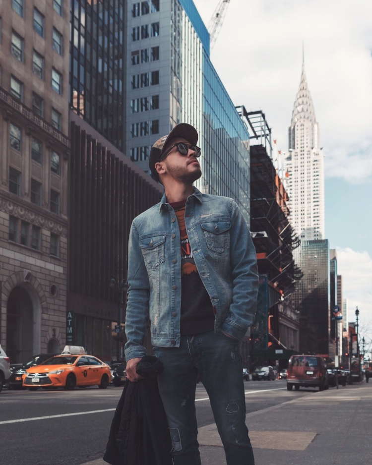 Фотосессия мужчины в городе