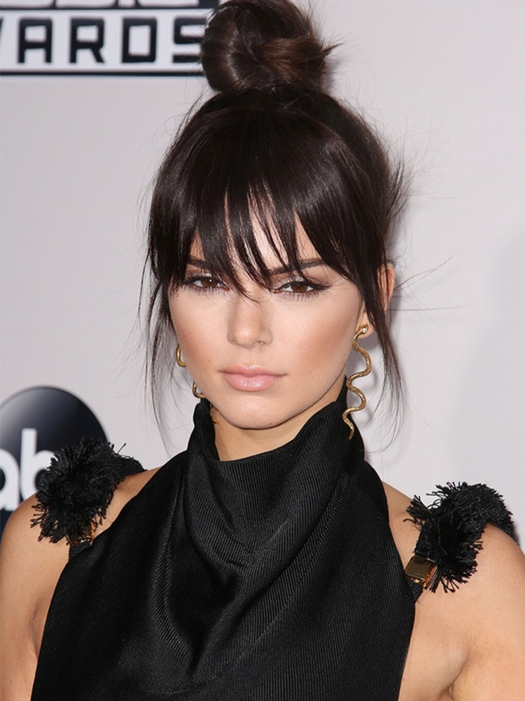 Густая челка шторка