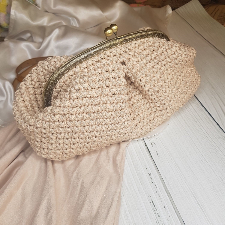 Вязаный клатч