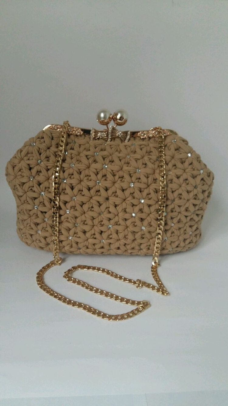 Сумка из трикотажной пряжи с фермуаром