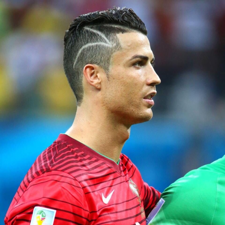 Роналдо футболист стрижка