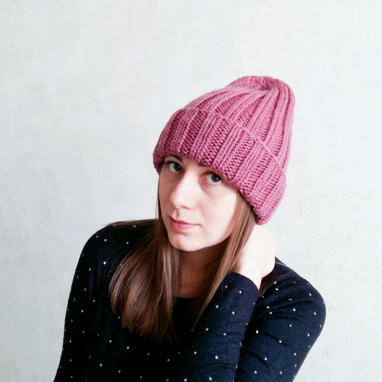 Шапка бини женская резинкой 2х2