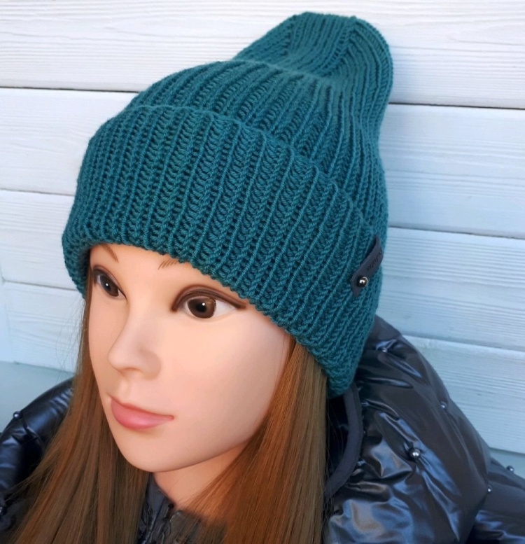 Шапка на макушке