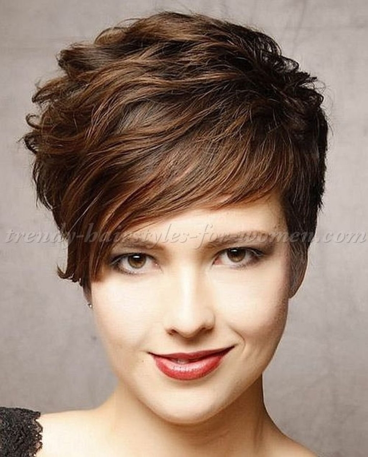 Стрижка асимметрия на волнистые волосы