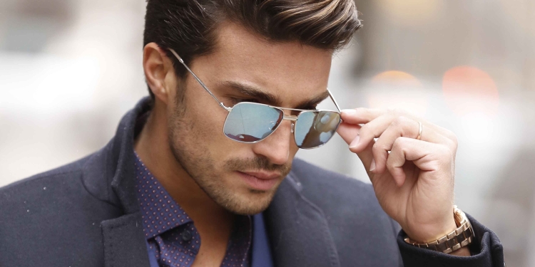 Мужчина в очках лето