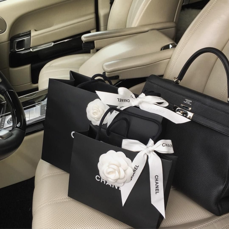 Богатые подарки Chanel