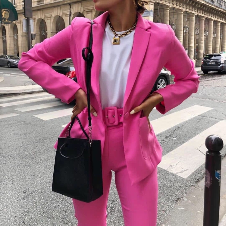 Образы с розовым пиджаком