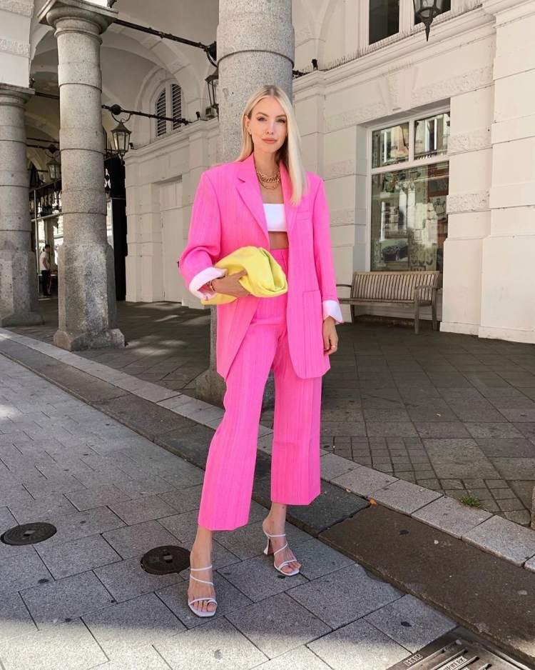 Модный розовый