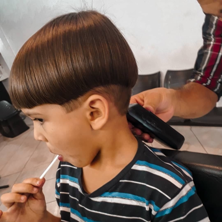 Стрижка для мальчика горшочек