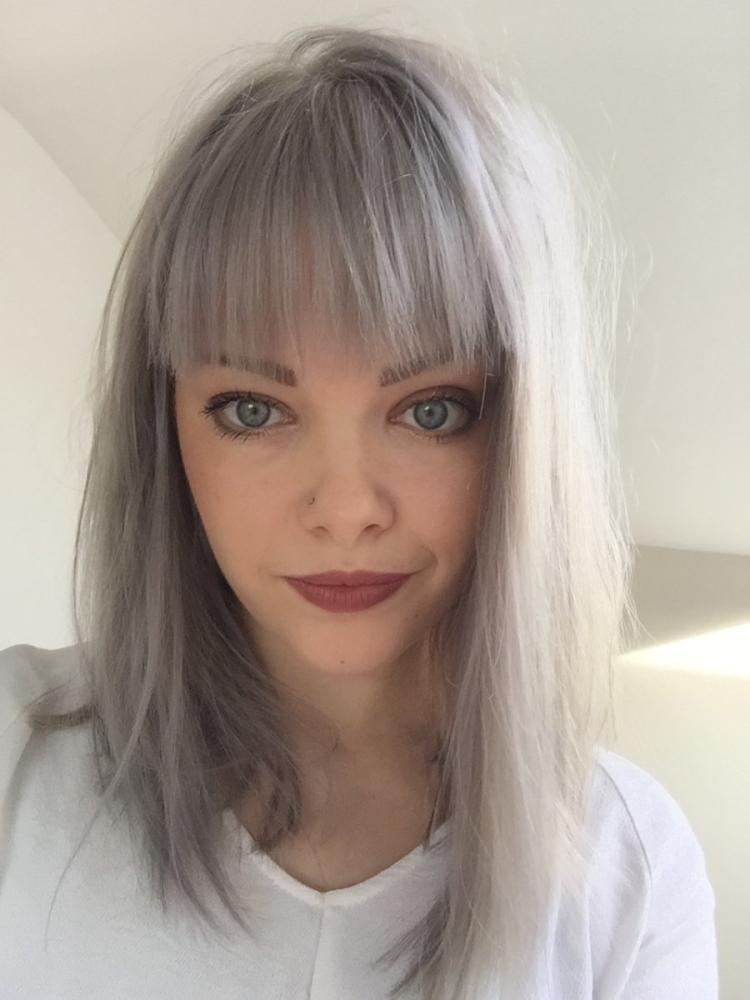 Пепельная челка