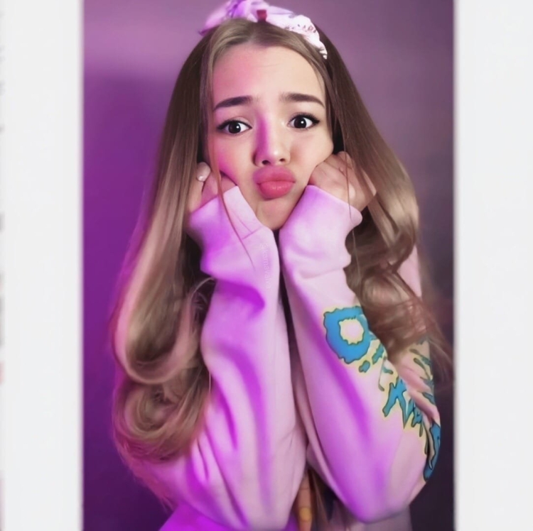 Валя карнавал тиктокерша