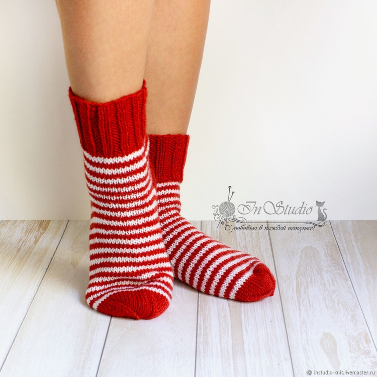 Полосатые вязаные носки