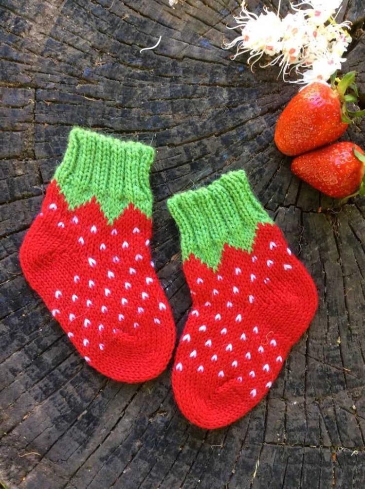 Детские вязаные носочки