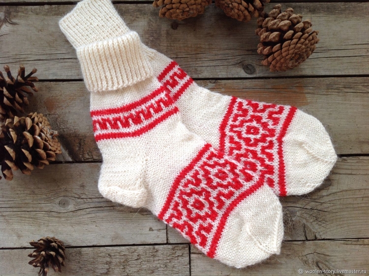 Теплые женские носки с орнаментом