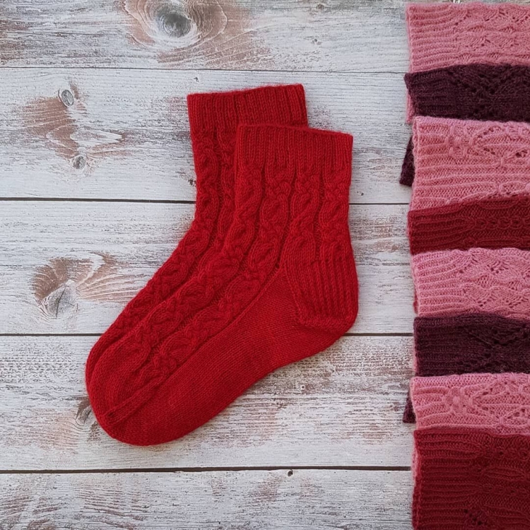 Красные шерстяные носки