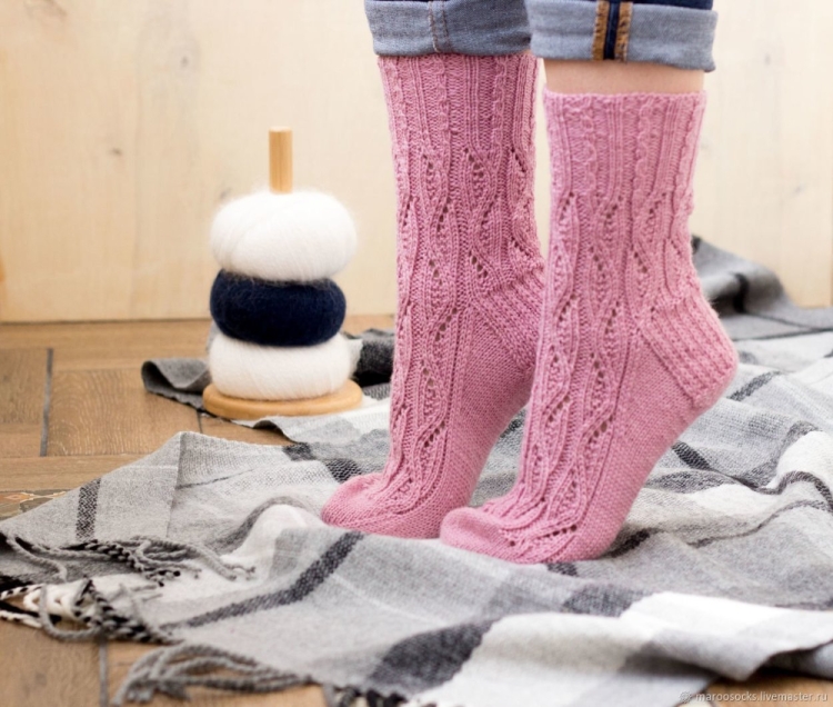 Красивые вязаные носки женские