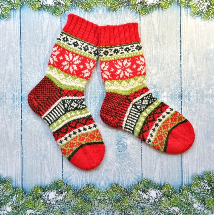 Новогодние вязаные носки