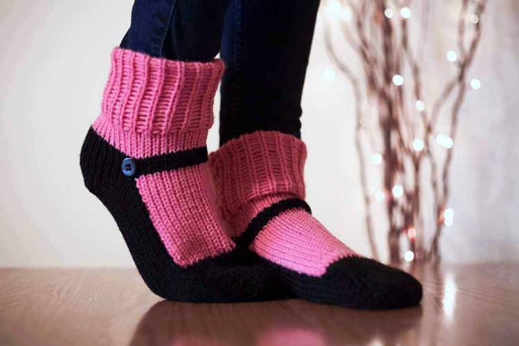 Вязаные носки тапки интересные