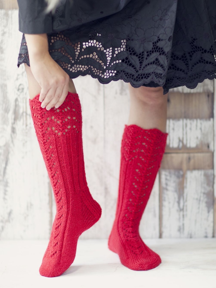 Вязаные красные гольфы