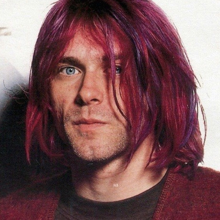 Курт Кобейн с красными волосами