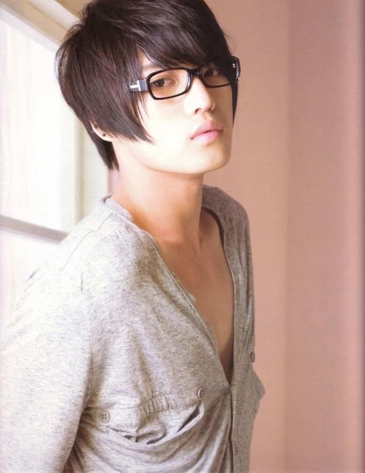 Ким Джэджун с длинными волосами