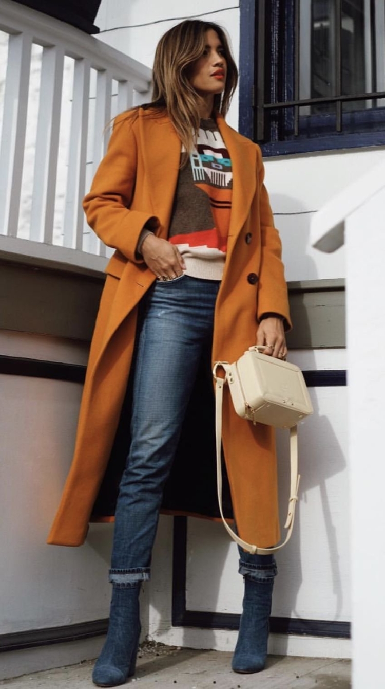 Образы с оранжевым пальто