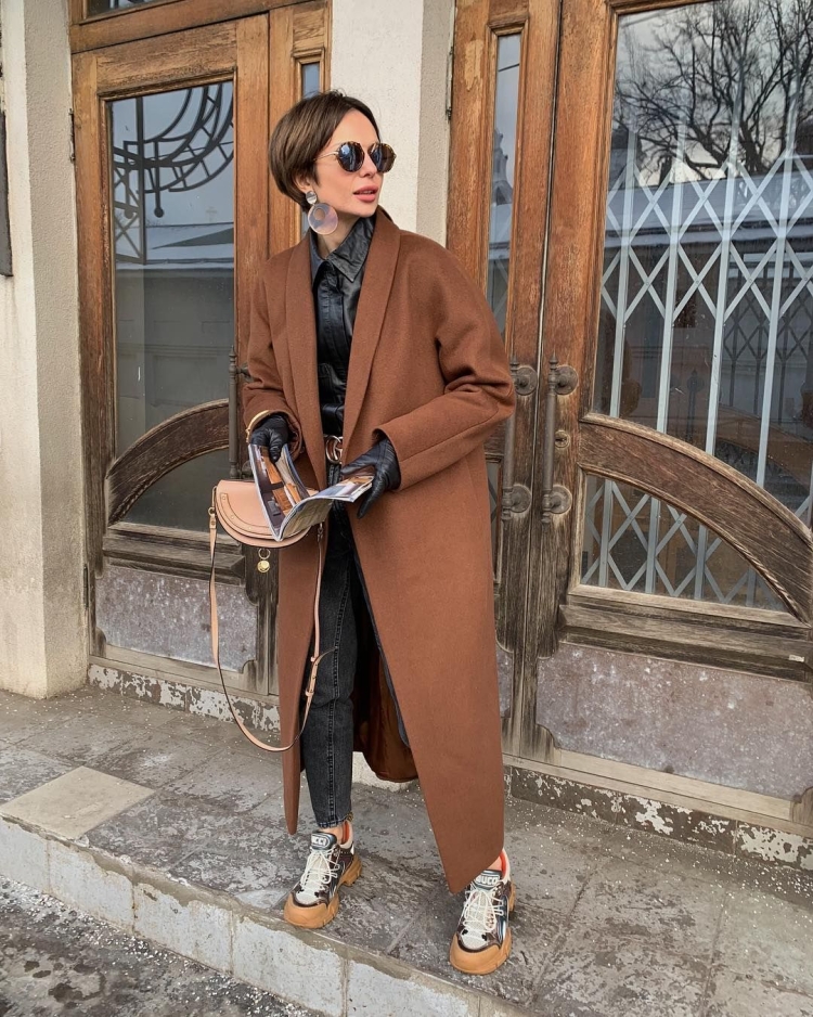 Образы с коричневым пальто