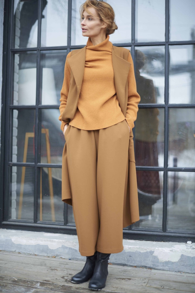 Осенний образ с цветом охра