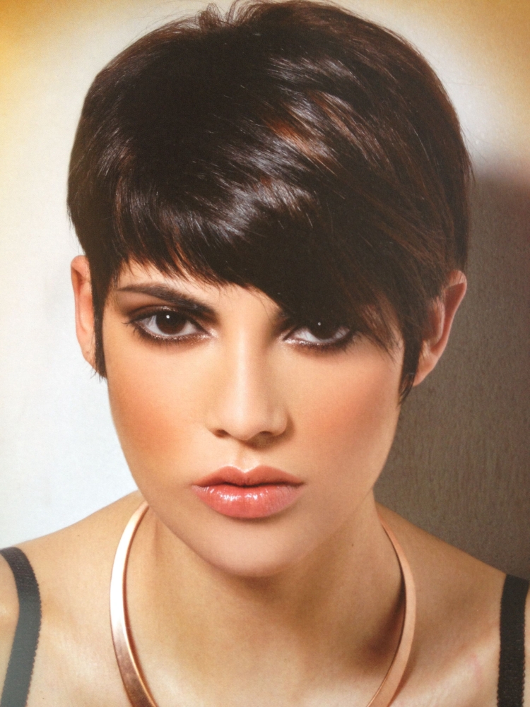 Стрижка Гарсон длинная темные волосы