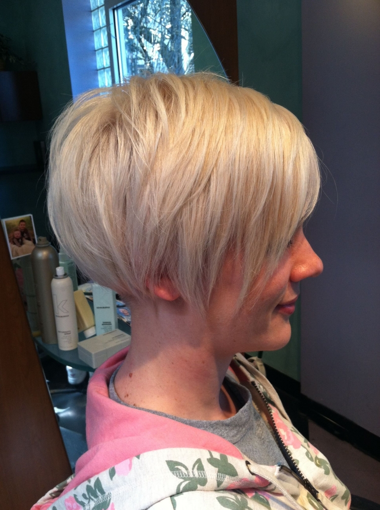 Пикси Боб стрижка блонд