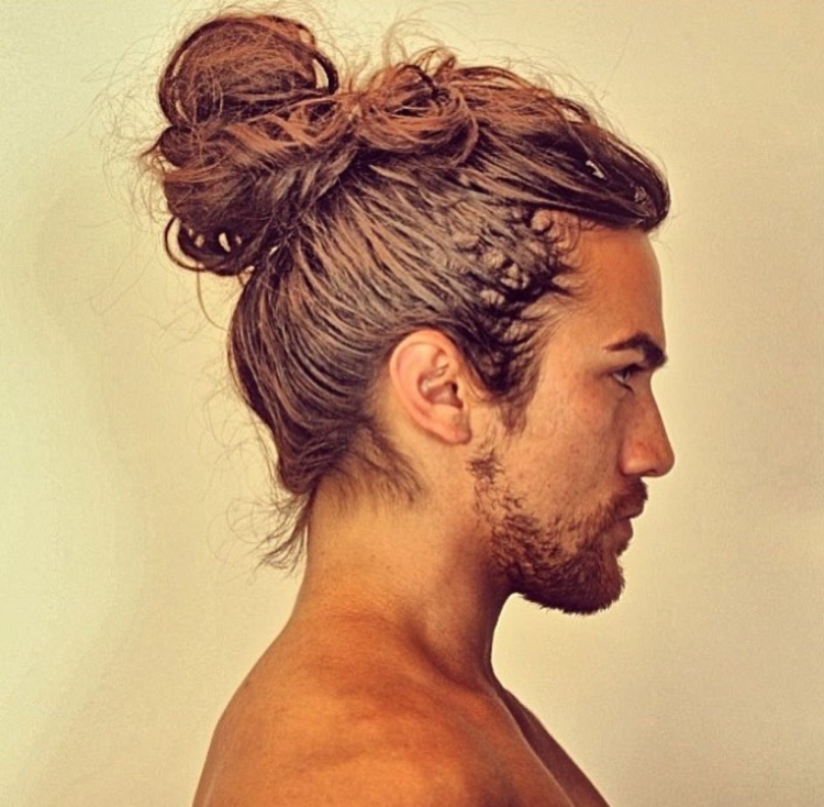 Стрижка man bun