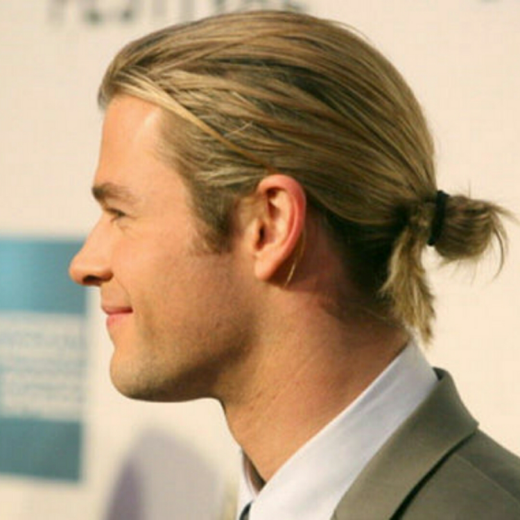 Man bun Крис Хемсворт