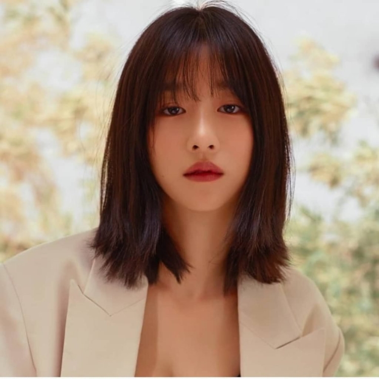 Стрижка с чёлкой на средние волосы Корея