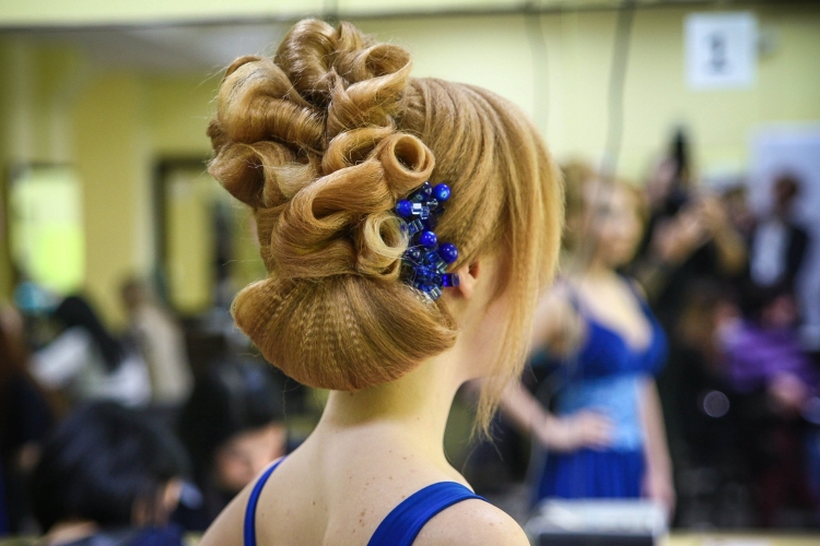 Парикмахер прическа