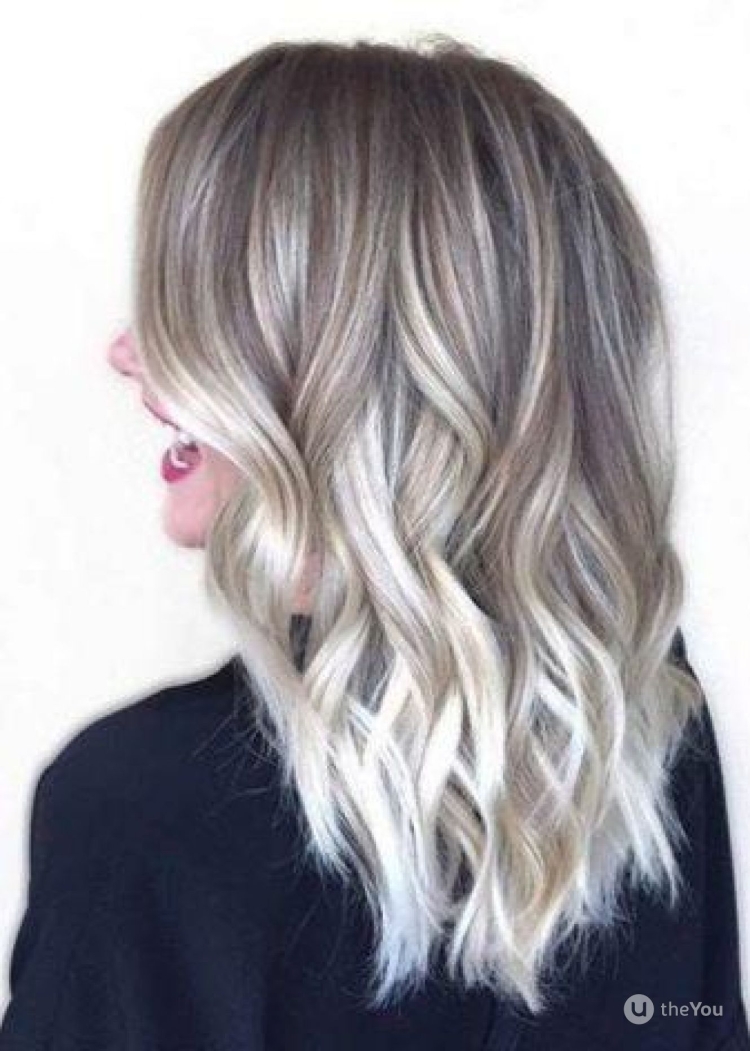 Омбре платиновый блонд с темными корнями