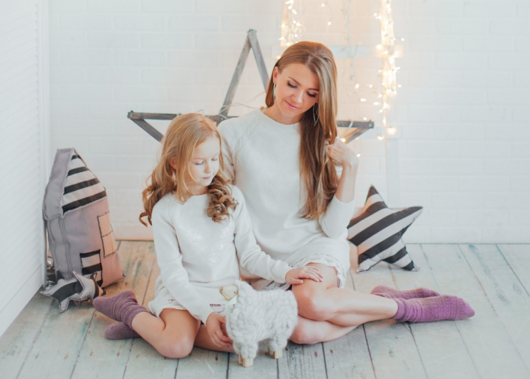 Новогодняя фотосессия в студии мама с дочкой