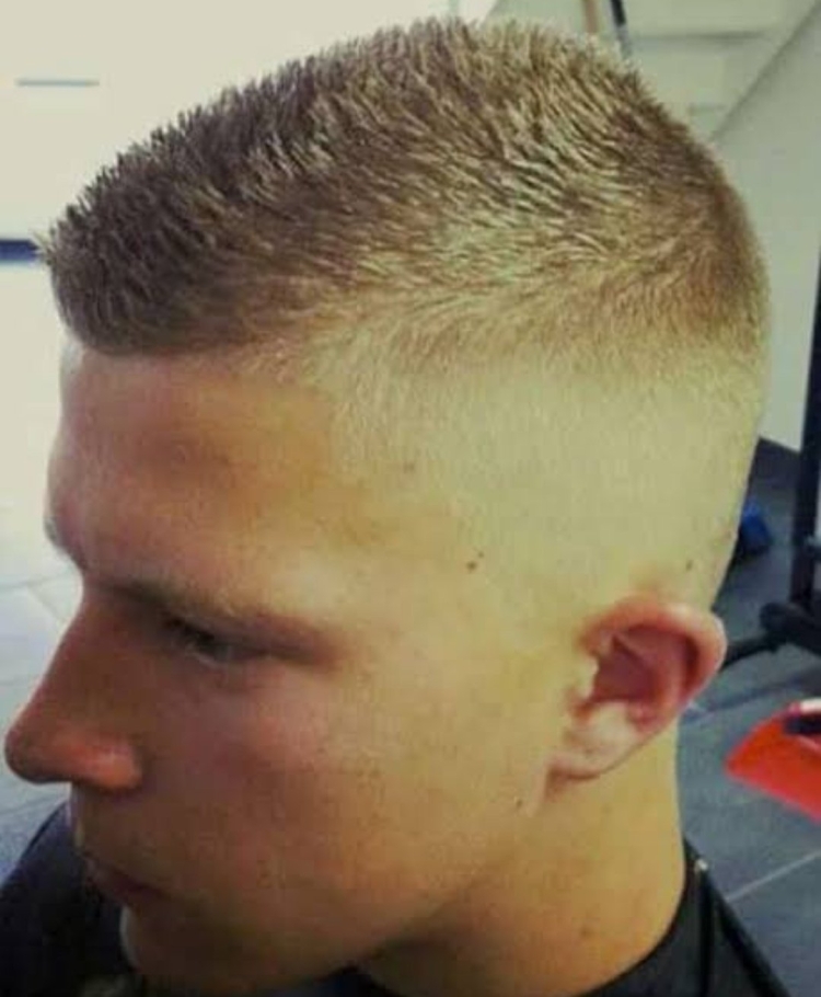 Армейская прическа полубокс