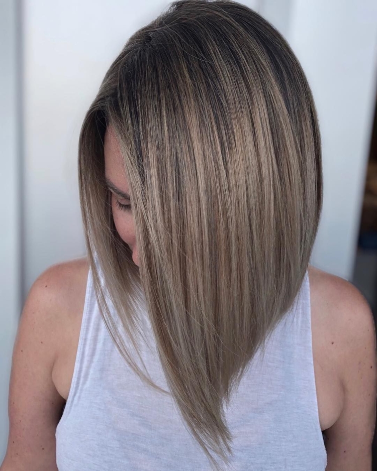 Удлиненное каре пепельно русый