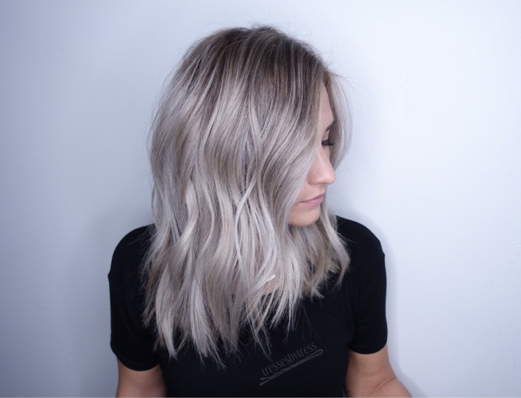 Пепельные волосы до плеч