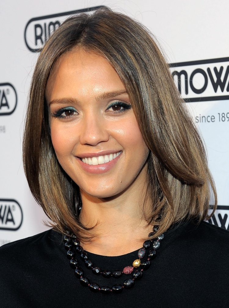 Удлиненное каре Джессика Альба