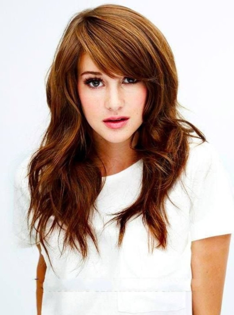 Шейлин Вудли с челкой