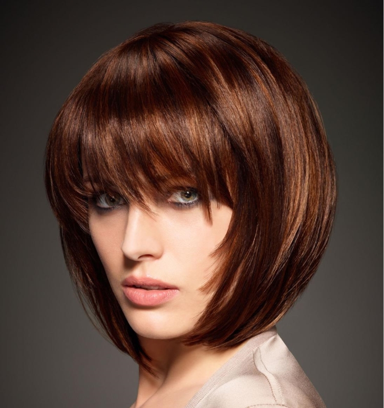 Градуированный Боб с челкой на средние