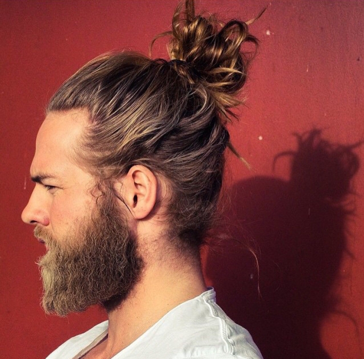 Стрижка man bun