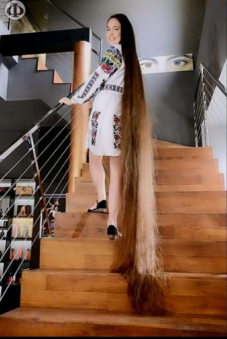 Даша Губанова длинные волосы