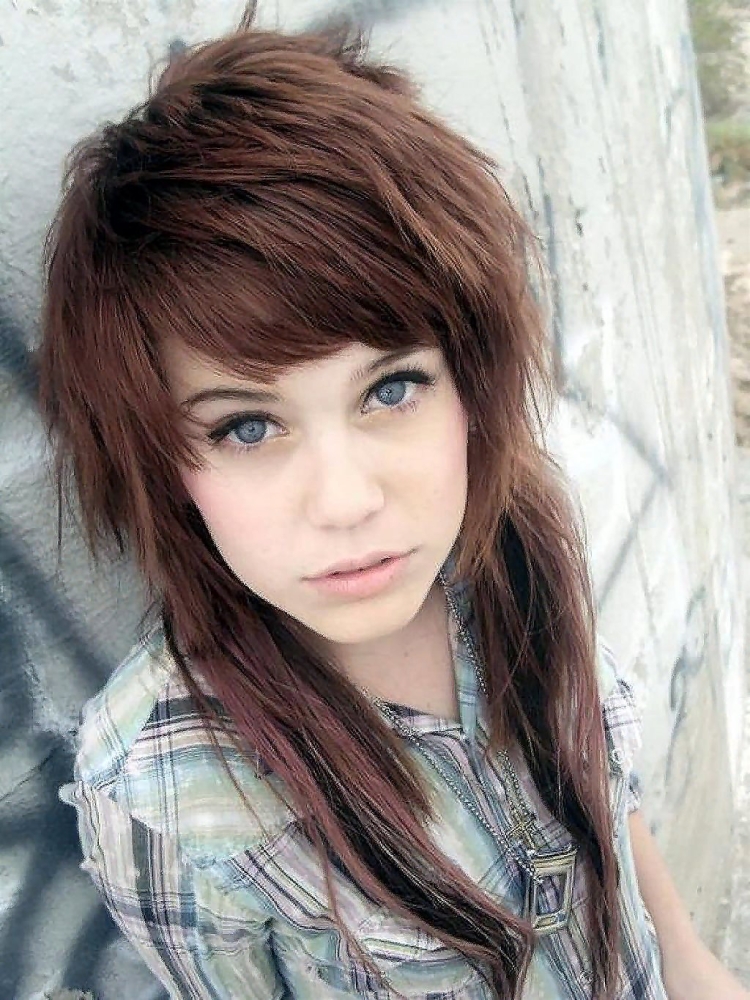 Стрижка Гаврош на длинные волосы с челкой