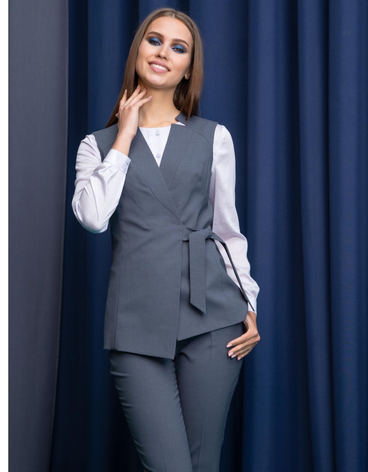 Костюм брючный с жилетом 54 Sumaya